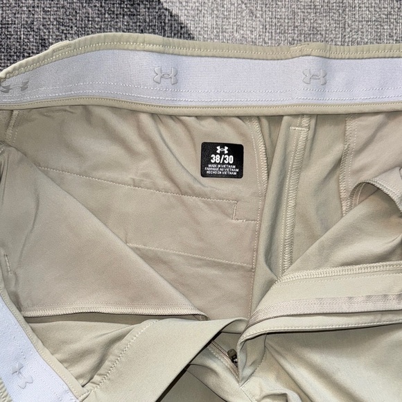 Under Armour Men's Size 38x30 Stretch Beige Joggers - Picture 5 of 10